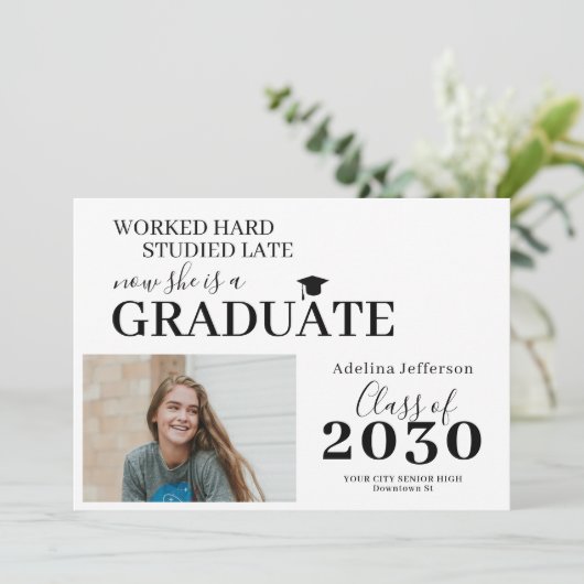 Moderne foto afstuderen typografische afstuderen aankondiging (Staand voorkant)