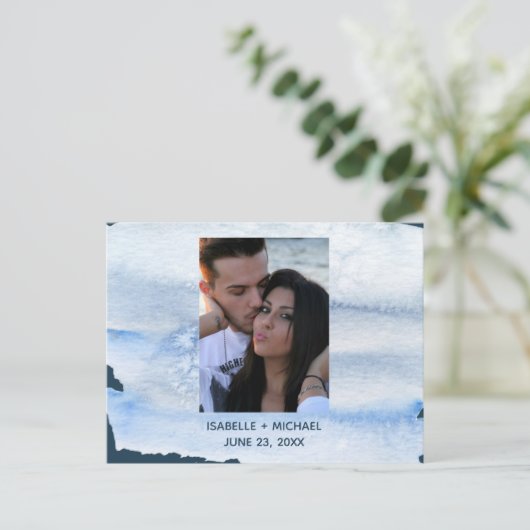 Moderne foto Blauwe Waterverf Wassen Save the Date Aankondigingskaart (Staand voorkant)