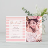 Moderne foto Blush Pink Stripes Afstuderen Folie Uitnodiging (Staand Voorkant)