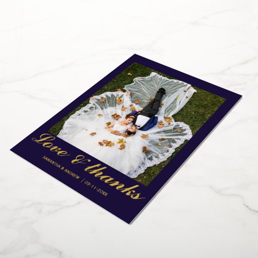 Moderne foto bruiloft folie dankkaart in marinebla folie uitnodiging (Gedraaid)