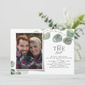 Moderne foto-elegante eucalyptus slaat de datum op feestdagenkaart (Staand voorkant)