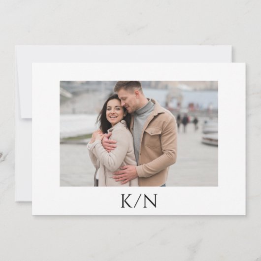 Moderne FOTO elegante zwart-witte bruiloft Save The Date (Achterkant)