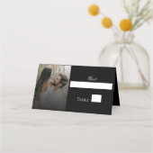 Moderne foto en zwarte overlay bruiloft plaatskaartje (Voorkant)