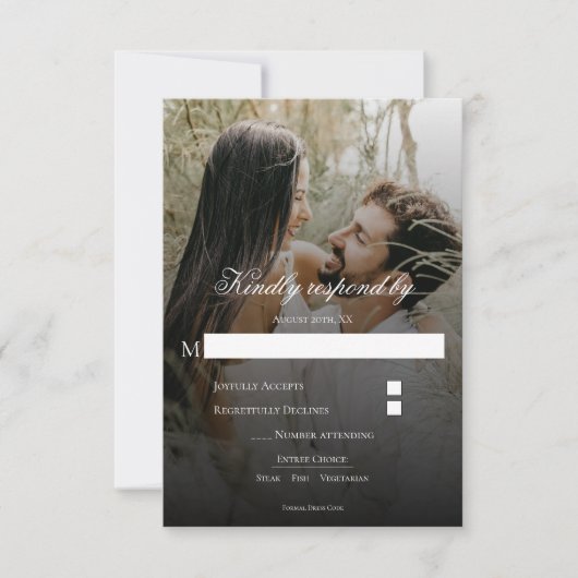 Moderne foto en zwarte overlay bruiloft RSVP Kaart (Voorkant)