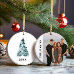Moderne foto familie kerst ornament<br><div class="desc">Dit ornament voegt niet alleen een gepersonaliseerde touch toe aan uw kerstboom, maar vangt ook prachtige herinneringen op. Het is niet alleen een ornament, maar een tijdloos aandenken dat generaties lang gekoesterd zal worden. De meeste letters kunnen worden bewerkt - klik op de knop "Aanpassen Verder" om te bewerken. Bijpassende...</div>