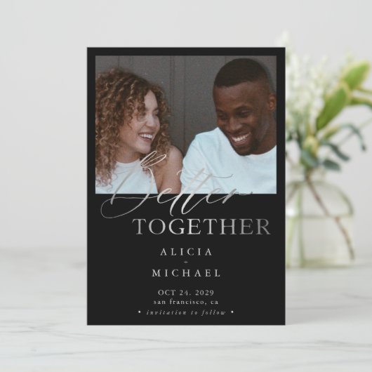 Moderne foto faux zilver script eenvoudige bruilof save the date (Staand voorkant)