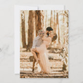 Moderne Foto Floral Crest Monogram Huwelijk Formee Kaart (Achterkant)