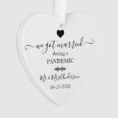 Moderne foto gehuwd tijdens pandemische keepomwill ornament (voorkant)