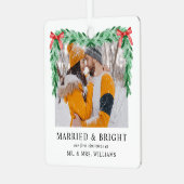 Moderne foto Getrouwd & Bright Christmas Pas getro Metalen Ornament (Voorkant links)