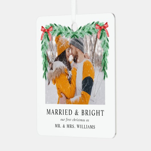 Moderne foto Getrouwd & Bright Christmas Pas getro Metalen Ornament (Voorkant links)