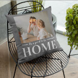 Moderne foto grijs Het is goed om thuiscitaat te z Buitenkussen<br><div class="desc">Moderne foto grijs Het is goed om thuiscitaat te zijn</div>