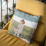 Moderne foto Groene familie — liefdevol cadeau Buitenkussen<br><div class="desc">Introductie van de Moderne Foto Groene Familie Mooie Gift! Dit geschenk is een perfecte manier om de liefde en band binnen een familie vast te leggen en te vieren, terwijl het toevoegen van een vleugje elegantie en moderniteit aan elk interieur.The Modern Photo Green Family Lovely Gift is niet alleen een...</div>
