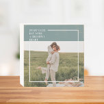 Moderne foto Groene familie — liefdevol cadeau Houten Kist Print<br><div class="desc">Introductie van de Moderne Foto Groene Familie Mooie Gift! Dit geschenk is een perfecte manier om de liefde en band binnen een familie vast te leggen en te vieren, terwijl het toevoegen van een vleugje elegantie en moderniteit aan elk interieur.The Modern Photo Green Family Lovely Gift is niet alleen een...</div>