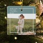 Moderne foto Groene familie — liefdevol cadeau Keramisch Ornament<br><div class="desc">Moderne foto Groene familie — liefdevol cadeau</div>