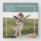 Moderne foto Groene familie — liefdevol cadeau Vierkante Klok (Voorkant)