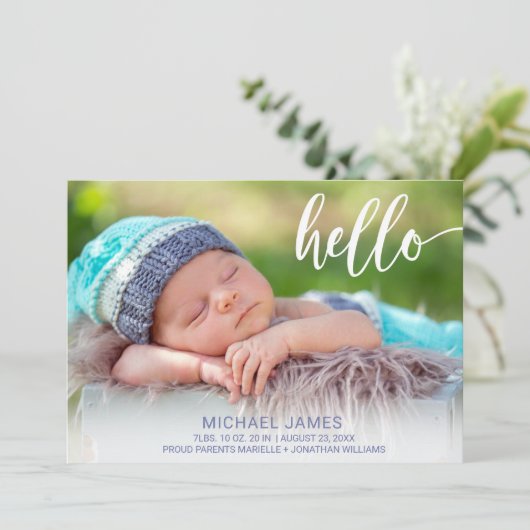Moderne foto Hallo Script Stripe Baby Boy Birth Aankondiging (Staand voorkant)
