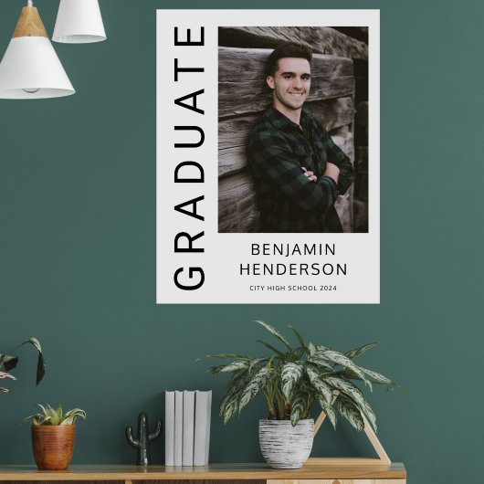 Moderne foto jongen 2023 afstudeer aankondiging poster (Woonkamer 1)
