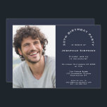 Moderne Foto Man 30th Birthday Party Navy Kaart<br><div class="desc">Modern Foto Man 30th Birthday Party Navy Blue. Een volledig aanpasbaar ontwerp, vervang eenvoudig de steekproeffoto met uw en personaliseer de tekst aan uw details. U kunt de blauwe achtergrond voor de marine aan beide zijden en tekstkleur en -stijl ook wijzigen als u dit wenst via de optie Verdere aanpassing....</div>