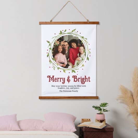 Moderne foto Merry & Bright Script Wreate Hangend Wandkleed (Slaapkamer)