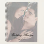 Moderne foto met Elegant Script Wedding Planner<br><div class="desc">Moderne planner met een pure bekleding en een "Berichten Planner" in een elegant zwart manuscriptdoopvont samen met uw namen en trouwdatum over uw favoriete afbeelding. Deze chique fotoplanner is perfect voor een bruid om de huwelijksplannen bij te houden.</div>