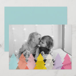 Moderne foto met heldere kerstbomen feestdagenkaart