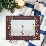 Moderne foto mistletoe Christmas gold lijst rood Feestdagenkaart<br><div class="desc">Moderne foto vrolijk kerstminimalistisch lijst. upload uw foto op een handgeschilderde faux gouden folie mistletoe waterverf op bewerkbare rode bordeaux</div>