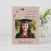 Moderne foto mocha beige Afstuderen Het is haar ge Bedankkaart (Staand voorkant)