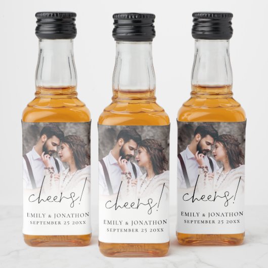 Moderne foto Names Date Cheers Wedding Favor Likeurfles Etiket (Flessen)