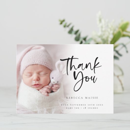 Moderne foto-overlay-meisje Dank je geboorte Aankondiging (Staand voorkant)