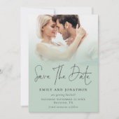 Moderne foto Overlay QR Sage Groen Script Bruiloft Save The Date (Voorkant)