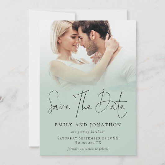 Moderne foto Overlay QR Sage Groen Script Bruiloft Save The Date (Voorkant)