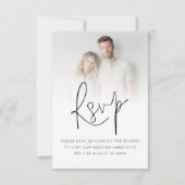 Moderne foto overlay script QR code bruiloft RSVP Kaartje (Voorkant)