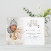 Moderne foto-overlay Witte bloemen Join Us Trouwen Kaart (Staand voorkant)