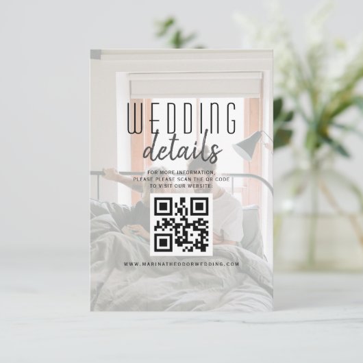 Moderne foto QR code bruiloft details Informatiekaartje (Staand voorkant)