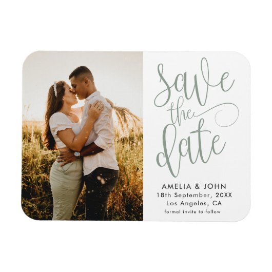 Moderne Foto Sage Green Save the Date Wedding Magneet (Horizontaal)