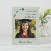 Moderne foto saliegroen Afstuderen Het is haar gel Bedankkaart (Staand voorkant)