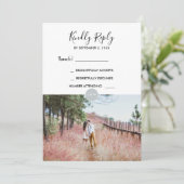 Moderne foto van een bijtend monogram RSVP Wedding Kaart (Staand voorkant)