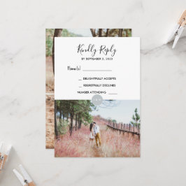 Moderne foto van een bijtend monogram RSVP Wedding Kaart