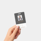 Moderne foto van vastgoedmakelaar in grijs badge (Handheld)