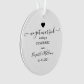 Moderne foto we zijn getrouwd tijdens pandemie ornament (voorkant)