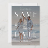 Moderne foto Witte tekst overlay bruiloft Save The Date (Voorkant)