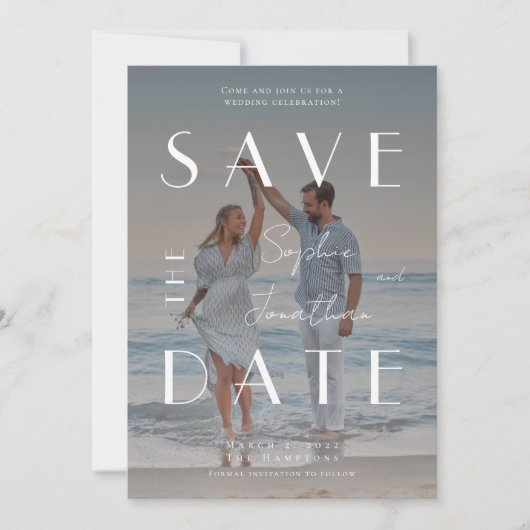 Moderne foto Witte tekst overlay bruiloft Save The Date (Voorkant)