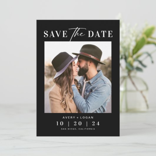 Moderne foto Zwart Bruiloft Save The Date (Staand voorkant)