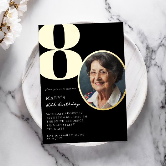 Moderne foto Zwart en Goud Elegant 80e Verjaardag Folie Uitnodiging