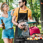 Moderne fotoArch | Best Ever Dad Apron Schort<br><div class="desc">Deze moderne boogfoto is het perfecte geschenk voor vaders, daddys en grootvaders deze dag. Met een stijlvolle boogvormende foto en elegant scriptlettertype. De grootte en de kleur van de doopvontstijlen kunnen worden veranderd door op de pas verdere verbinding na het personaliseren te klikken. (Het ontwerp kan ook naar om het...</div>
