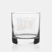 Moderne fotobruiloft sparen de datum whisky glas (Achterkant)