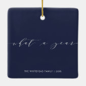 Moderne fotocollage wat een jaarlijkse monogram ma keramisch ornament (Achterkant)