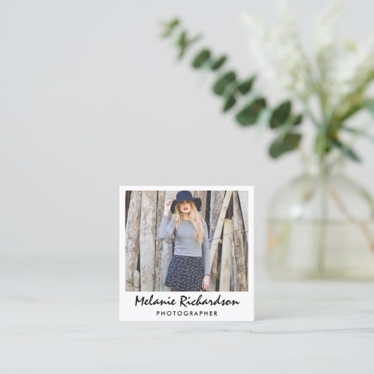 Moderne fotograaf Instant Camera Style Script Vierkante Visitekaartje (Staand voorkant)