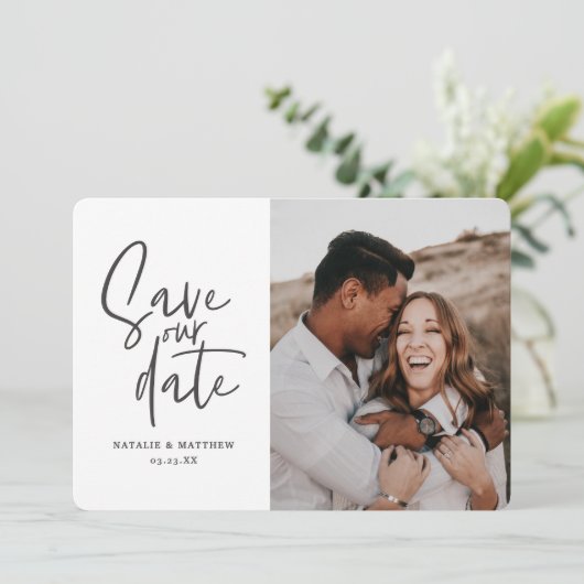 Moderne fotografische bruiloft met behoud van datu save the date (Staand voorkant)