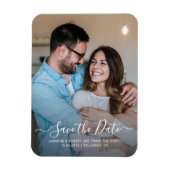 Moderne fotokalligrafie bruiloft Save the Date Magneet (Verticaal)